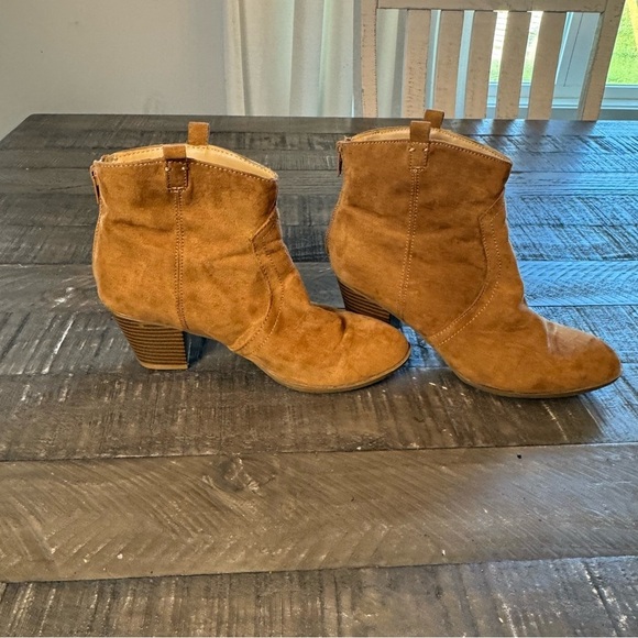 One Directions Shoes - New Directions Tango Tan Faux Suede Ankle Boots Booties Size 8 7056558